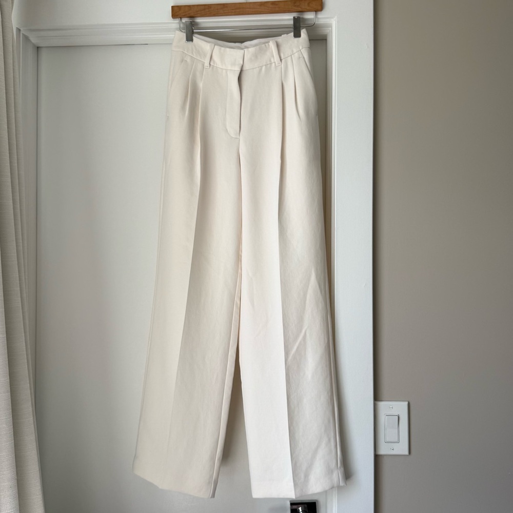 Aritzia cream effortless pants in crepe